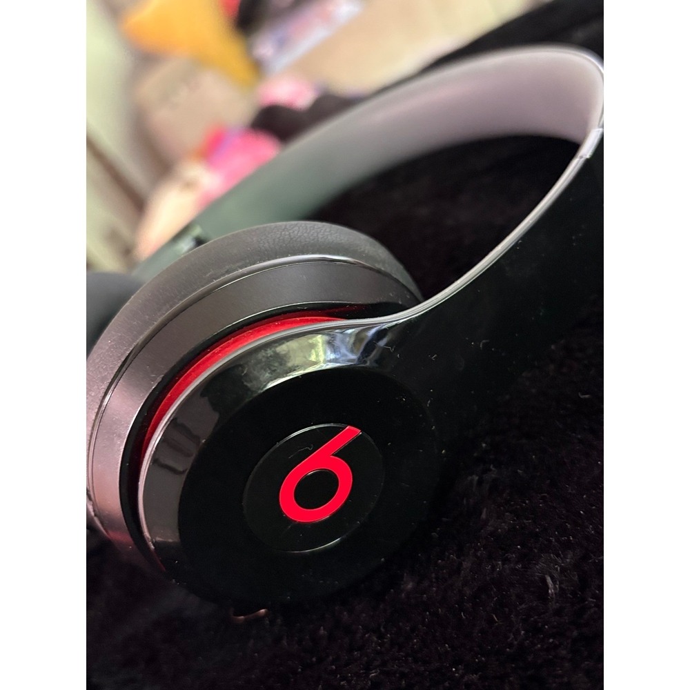 Beats by Dre Solo HD Wired On-Ear Headphones Black Red Foldable 810-00012-00 - Picture 2 of 4